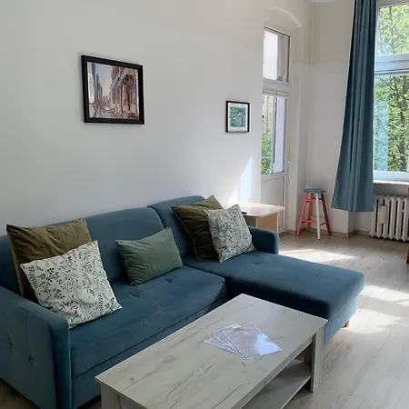 Bright And Spacious Apartment *