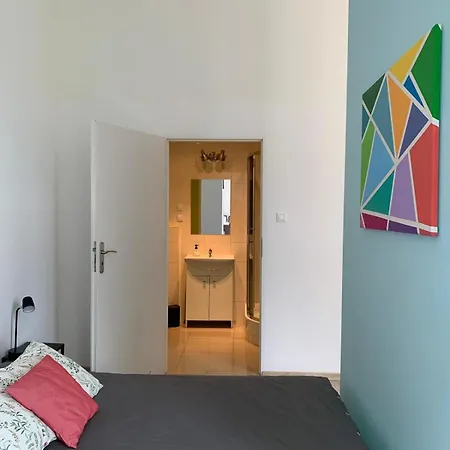 Bright And Spacious Apartment *