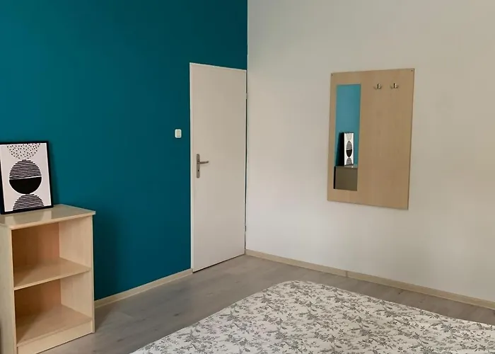 Bright And Spacious דירה