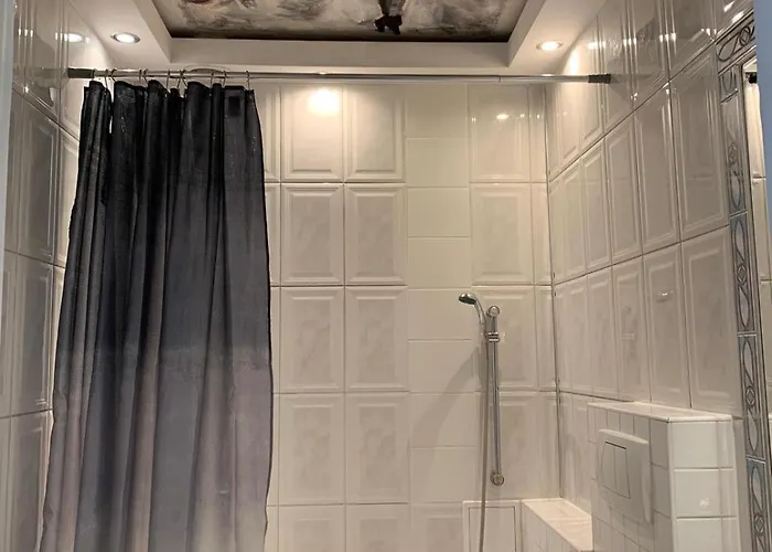 Bright And Spacious דירה *